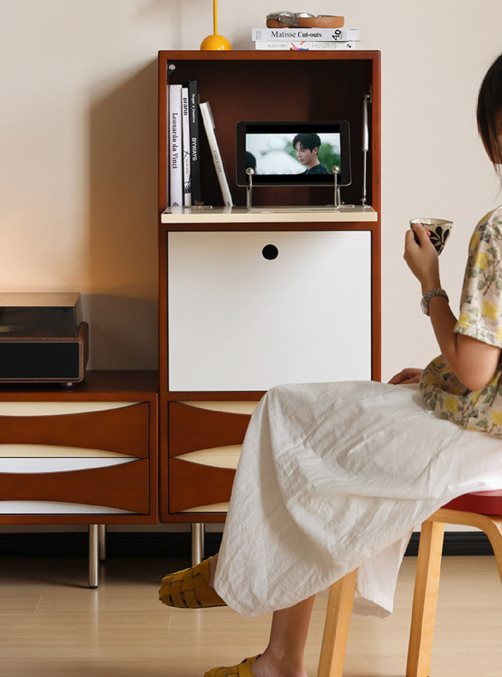 Ocaso Solid Wood Cabinet
